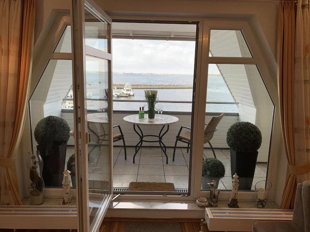 Ferienwohnung Hafenblick Wiek auf Ruegen Exterior photo