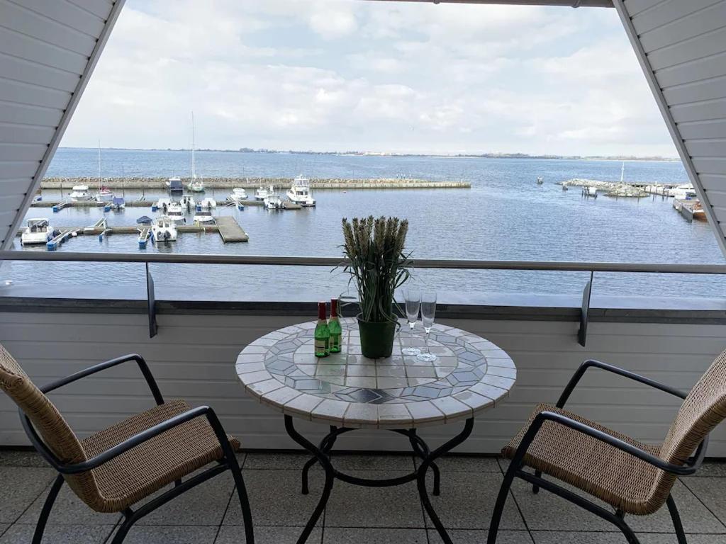 Ferienwohnung Hafenblick Wiek auf Ruegen Exterior photo