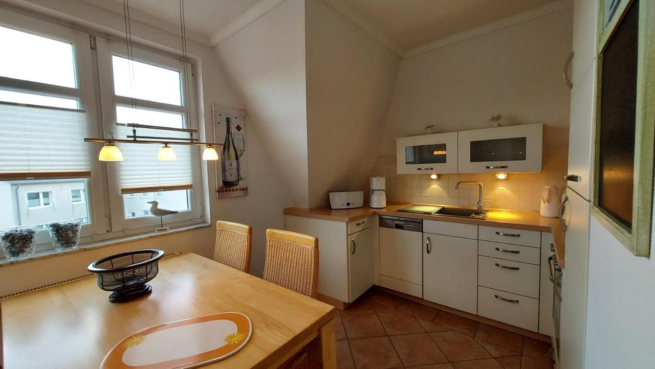 Ferienwohnung Hafenblick Wiek auf Ruegen Exterior photo