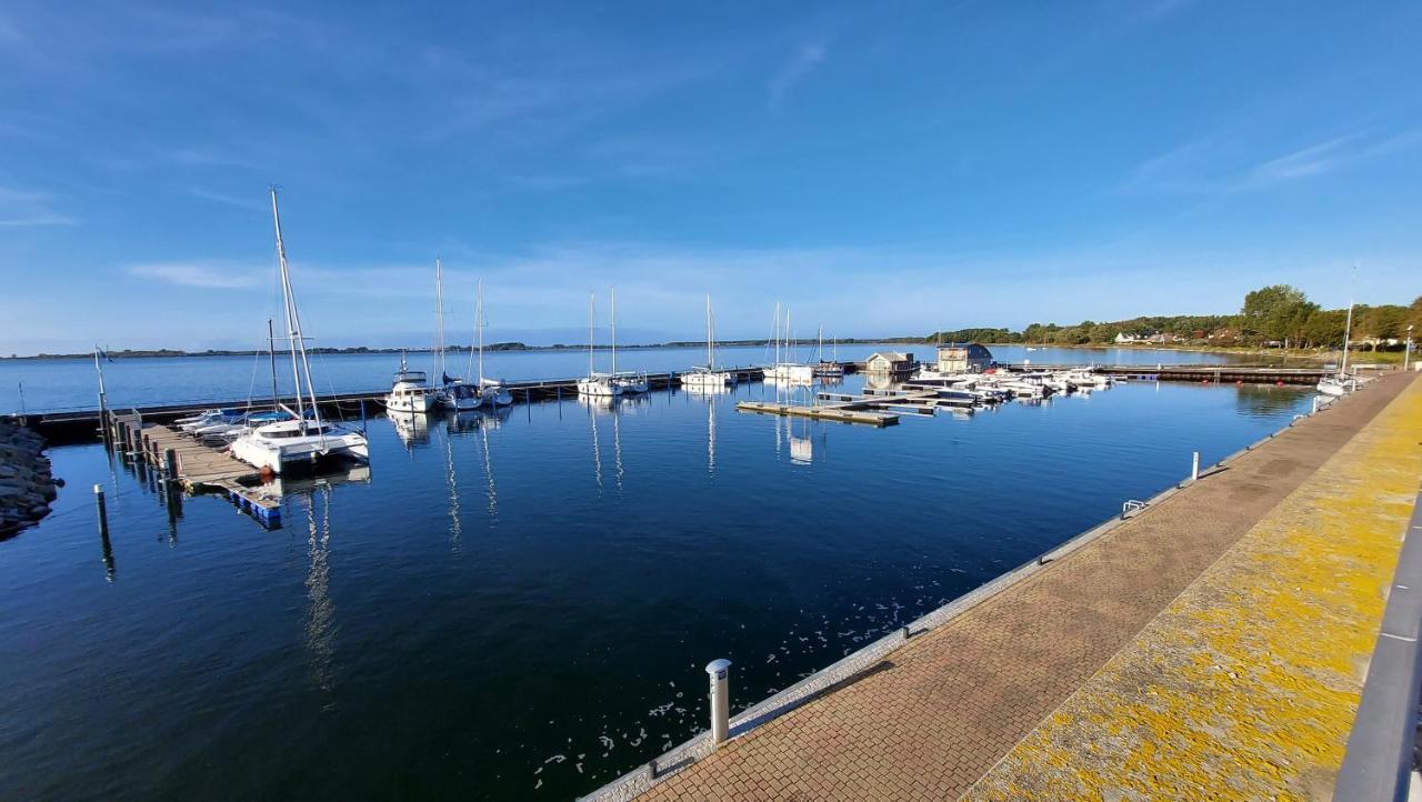 Ferienwohnung Hafenblick Wiek auf Ruegen Exterior photo